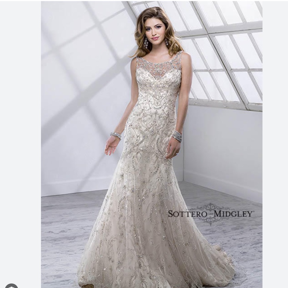 Maggie Sottero Santa Beaded Plunge Rhinestone Beaded Wedding Dress Size S | 4-6
